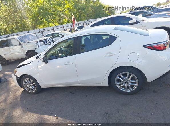 3MYDLBYV4JY312139 2018 TOYOTA YARIS IA White Vista interior de 360 grados