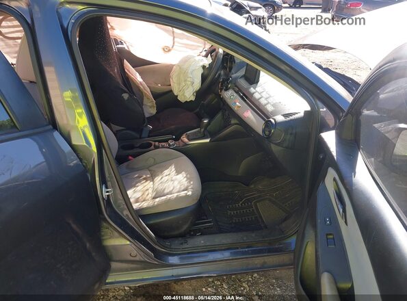 3MYDLBYV4KY502783 2019 TOYOTA YARIS Gray Front interior view
