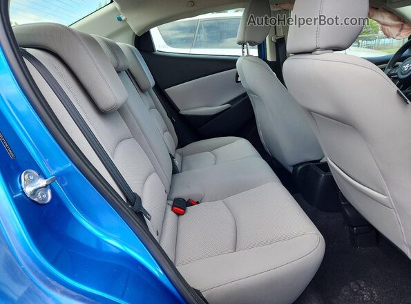 3MYDLBYV5KY506650 2019 TOYOTA YARIS Blue 