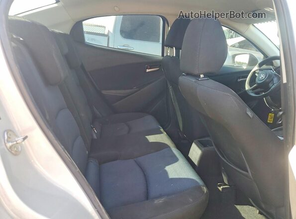 3MYDLBYV5KY516899 2019 TOYOTA YARIS White 