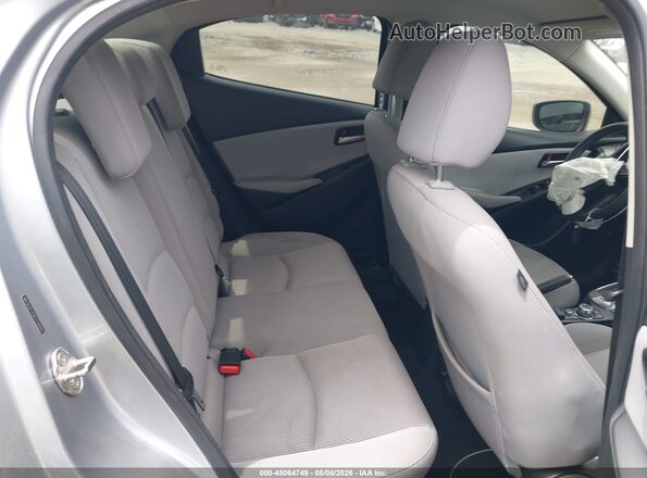 3MYDLBYV5KY526865 2019 TOYOTA YARIS Silver VIN კოდის სტიკერის ხედი