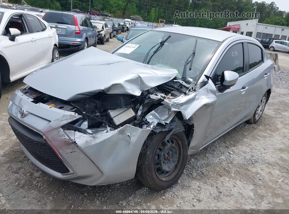 3MYDLBYV5KY526865 2019 TOYOTA YARIS Silver წინა მარცხენა ხედი სამი მეოთხედიდან