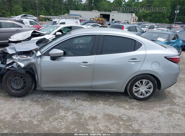 3MYDLBYV5KY526865 2019 TOYOTA YARIS Silver სალონის 360-გრადუსიანი ხედი