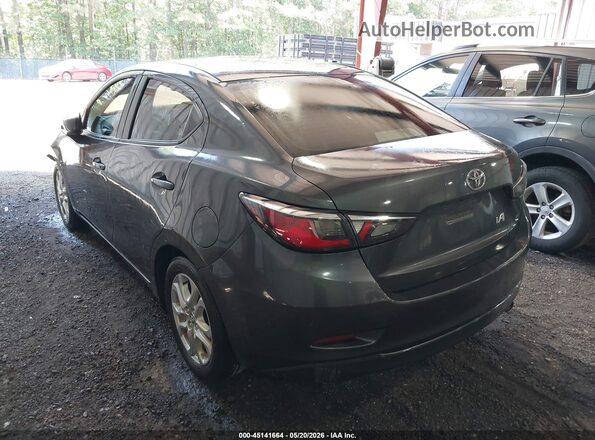 3MYDLBYV6HY153392 2017 TOYOTA YARIS IA Gray Trasero izquierdo