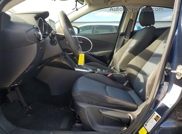 3MYDLBYV6HY176204 2017 TOYOTA YARIS Синий Вид салона спереди