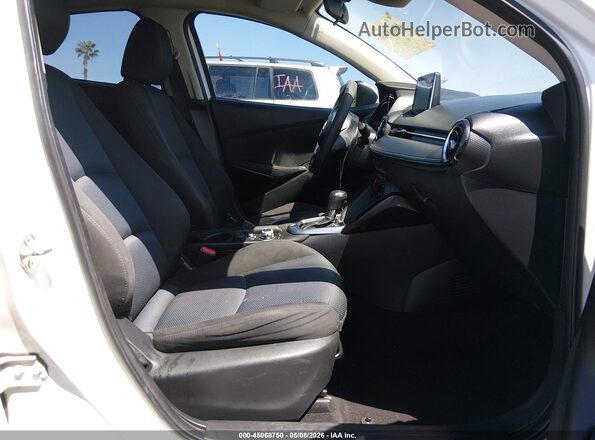 3MYDLBYV6HY190619 2017 TOYOTA YARIS IA White Front interior view