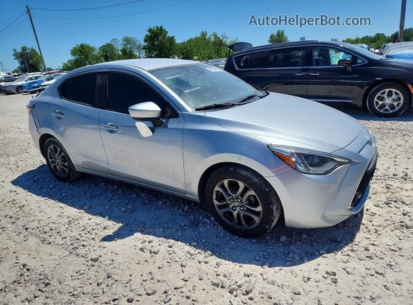 3MYDLBYV6KY509055 2019 TOYOTA YARIS Silver 