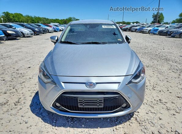 3MYDLBYV6KY509055 2019 TOYOTA YARIS Silver 
