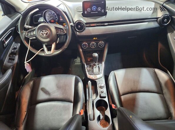 3MYDLBYV6KY509055 2019 TOYOTA YARIS Silver 