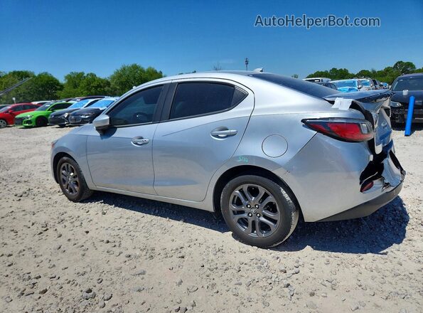 3MYDLBYV6KY509055 2019 TOYOTA YARIS Silver 
