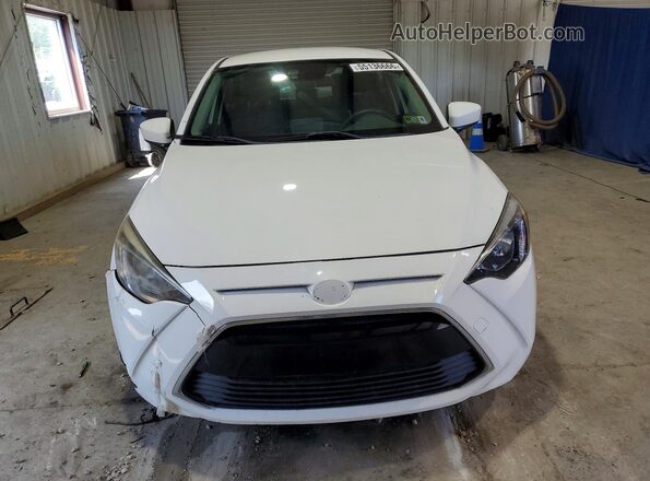 3MYDLBYV7JY304844 2018 TOYOTA YARIS White Widok z przodu