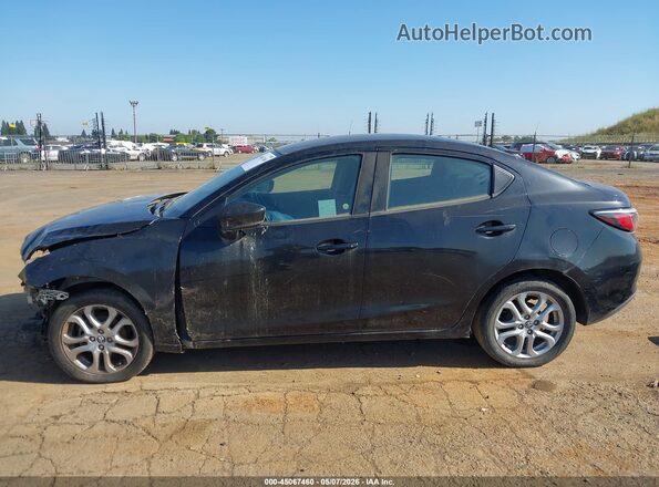 3MYDLBYV7JY310692 2018 TOYOTA YARIS IA Черный 