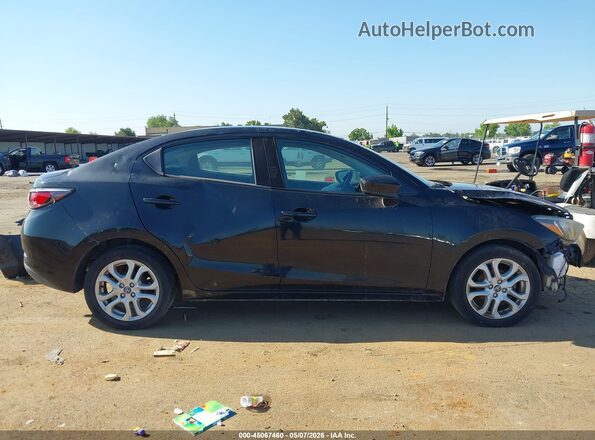3MYDLBYV7JY310692 2018 TOYOTA YARIS IA Черный Панорамный вид салона 360°