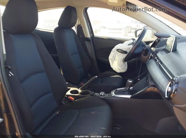 3MYDLBYV7JY310692 2018 TOYOTA YARIS IA Черный Вид салона спереди