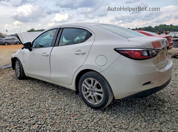 3MYDLBYV7JY320641 2018 TOYOTA YARIS White Rear left