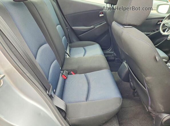 3MYDLBYV7JY326326 2018 TOYOTA YARIS Серебряный Вид задних сидений