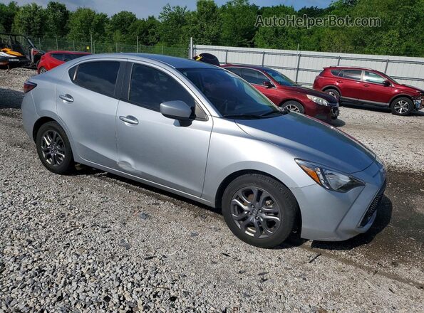 3MYDLBYV7KY521733 2019 TOYOTA YARIS Silver Delantero derecho