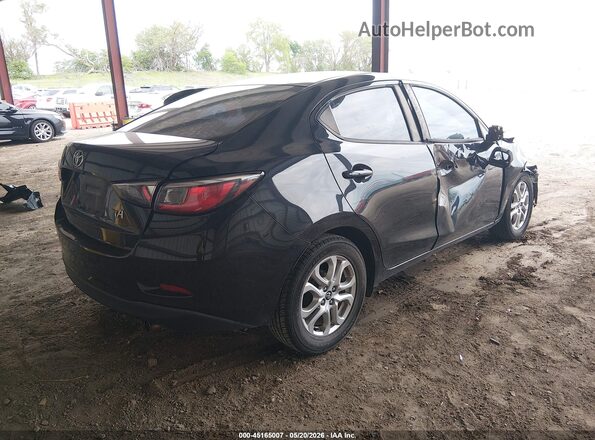 3MYDLBYV8HY155113 2017 TOYOTA YARIS IA Black უკანა მარჯვენა