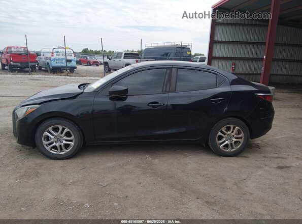 3MYDLBYV8HY155113 2017 TOYOTA YARIS IA Black 