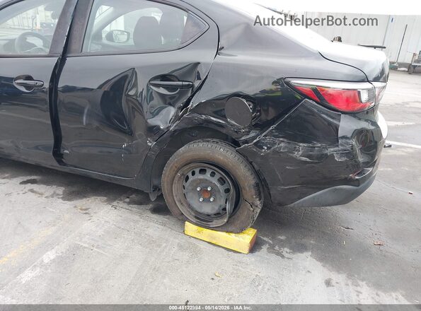 3MYDLBYV8KY509624 2019 TOYOTA YARIS Black 