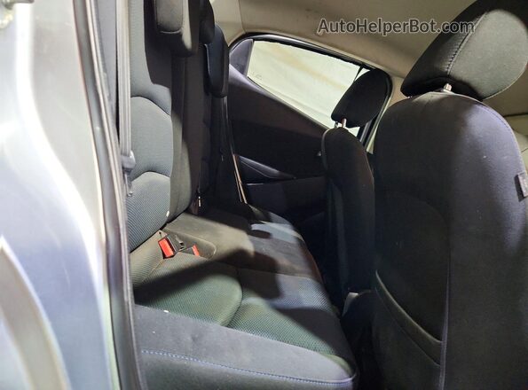 3MYDLBYV9HY188590 2017 TOYOTA YARIS Серебряный Вид задних сидений