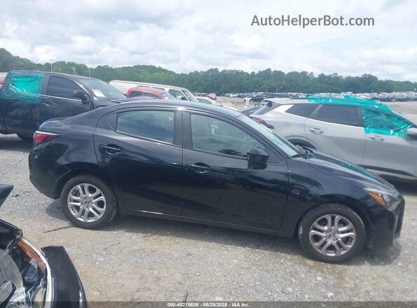 3MYDLBYV9JY302335 2018 TOYOTA YARIS IA Black Rear interior view