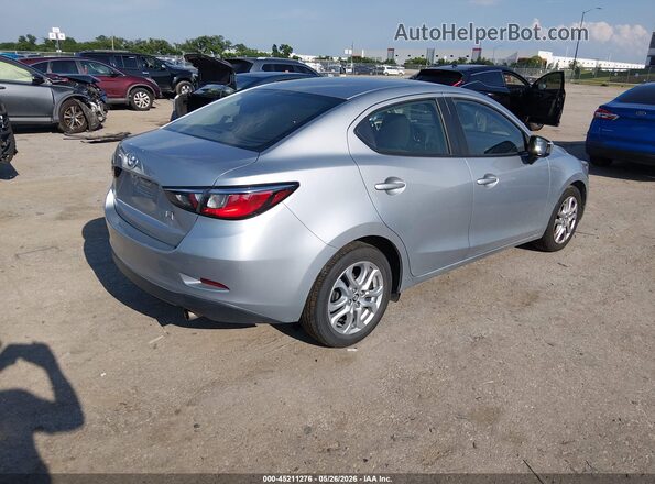 3MYDLBYV9JY314615 2018 TOYOTA YARIS IA Silver Հետևի աջ