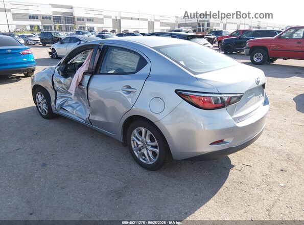 3MYDLBYV9JY314615 2018 TOYOTA YARIS IA Silver Հետևի ձախ