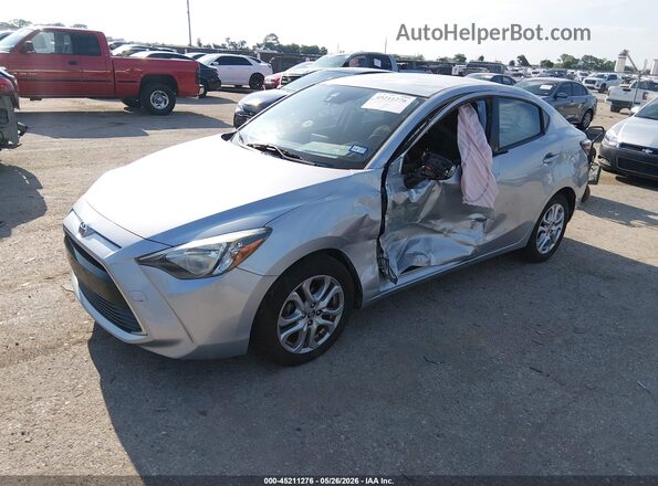 3MYDLBYV9JY314615 2018 TOYOTA YARIS IA Silver Առջևի ձախ երեք քառորդ տեսարան