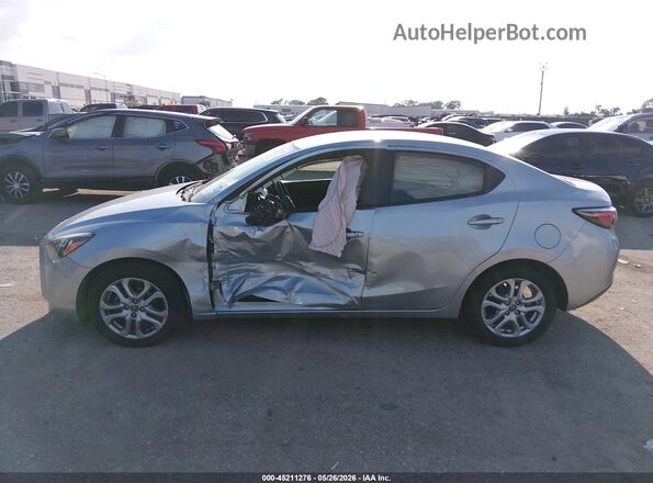 3MYDLBYV9JY314615 2018 TOYOTA YARIS IA Silver Սալոնի 360 աստիճան տեսք