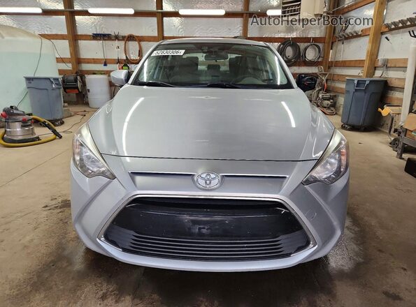 3MYDLBYV9JY321760 2018 TOYOTA YARIS Silver 