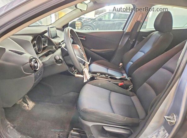 3MYDLBYV9JY321760 2018 TOYOTA YARIS Silver 
