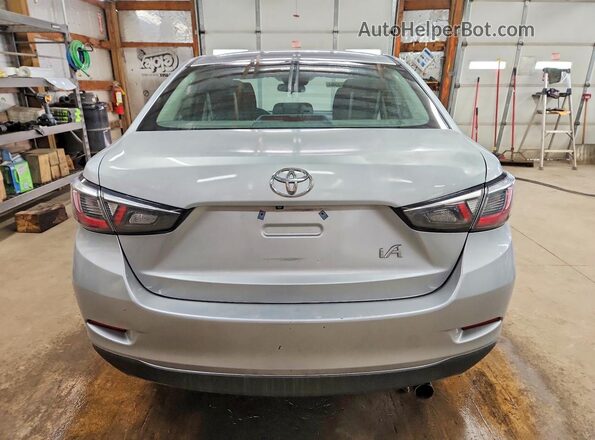 3MYDLBYV9JY321760 2018 TOYOTA YARIS Silver 