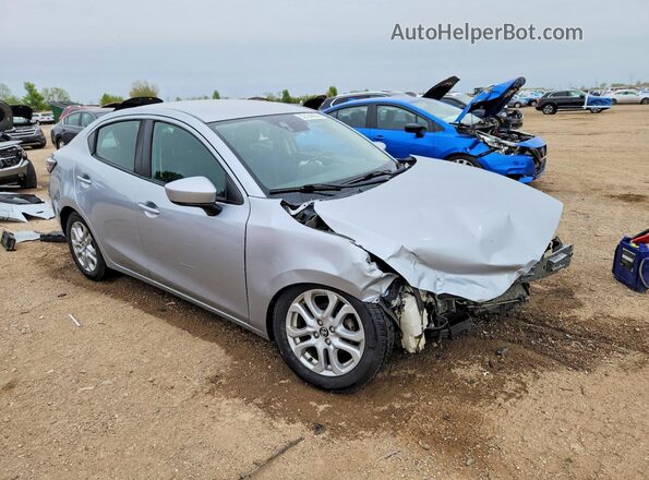 3MYDLBYVXHY175489 2017 TOYOTA YARIS Silver 