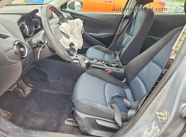3MYDLBYVXHY175489 2017 TOYOTA YARIS Silver 