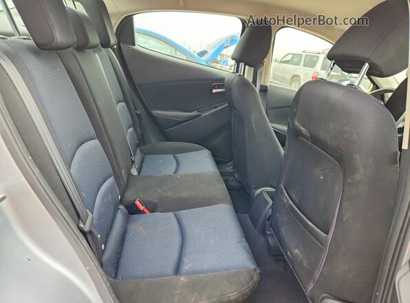 3MYDLBYVXHY175489 2017 TOYOTA YARIS Silver 