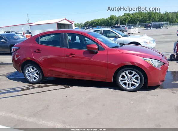 3MYDLBYVXJY308595 2018 TOYOTA YARIS IA Red Rear interior view