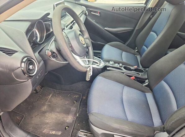 3MYDLBYVXJY320603 2018 TOYOTA YARIS Blue წინა სალონის ხედი