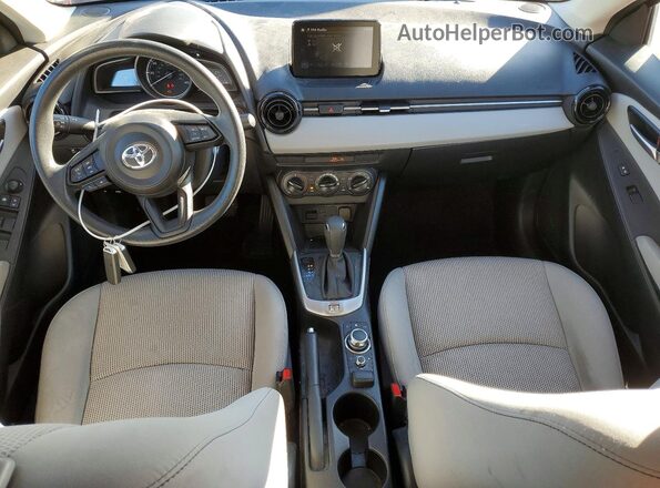 3MYDLBYVXKY505185 2019 TOYOTA YARIS Red Vista del salpicadero