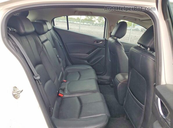 3MZBN1L33JM223991 2018 MAZDA 3 White Rear seats view