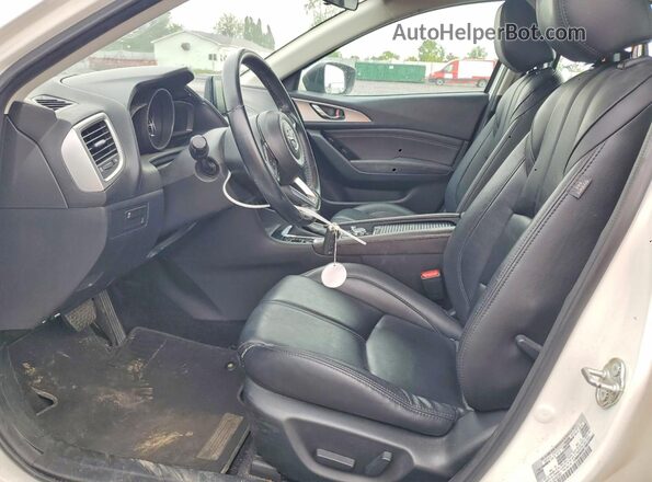 3MZBN1L33JM223991 2018 MAZDA 3 White Front interior view