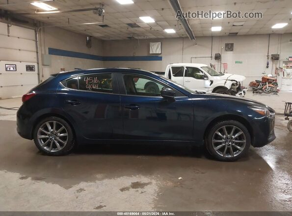 3MZBN1L39JM240729 2018 MAZDA 3 Синий Вид задней части салона