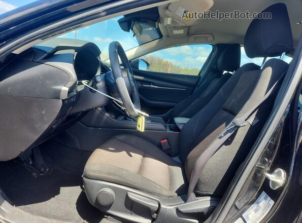 3MZBPAA7XMM202771 2021 MAZDA 3 Charcoal Widok wnętrza z przodu