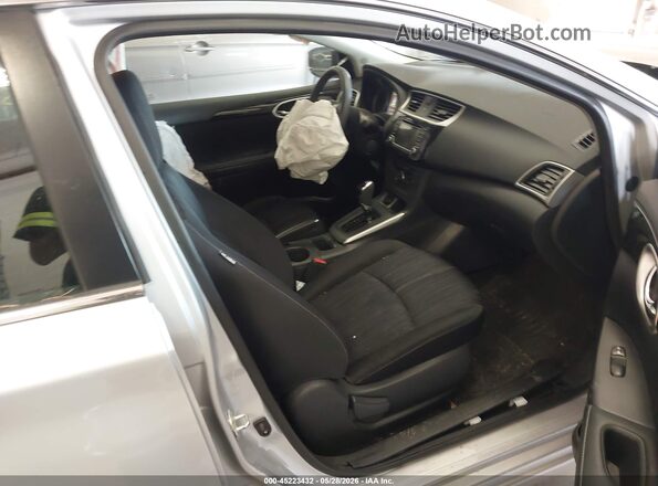 3N1AB7AP1JY236167 2018 NISSAN SENTRA Silver Widok wnętrza z przodu