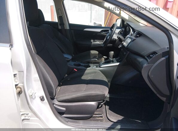 3N1AB7AP1KY269865 2019 NISSAN SENTRA Серебряный Вид салона спереди