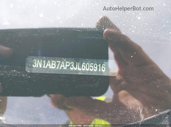 3N1AB7AP3JL605916 2018 NISSAN SENTRA Silver Vista del compartimento del motor