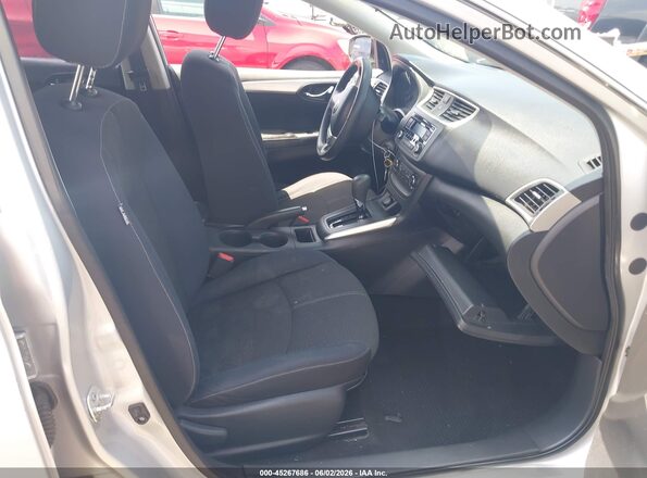 3N1AB7AP4GY287395 2016 NISSAN SENTRA Серебряный Вид салона спереди