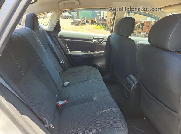 3N1AB7AP5JY328690 2018 NISSAN SENTRA Silver Հետևի նստատեղերի տեսք