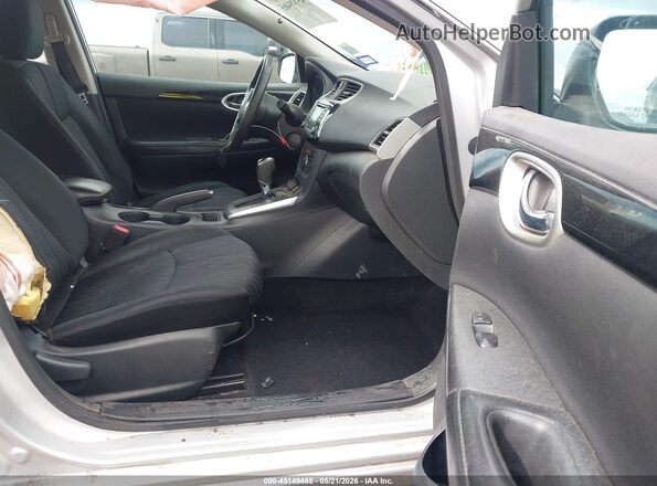 3N1AB7AP6JL633449 2018 NISSAN SENTRA Silver Widok wnętrza z przodu