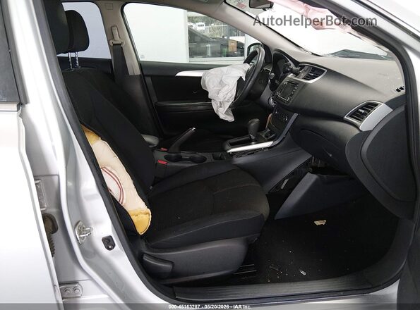3N1AB7AP6JY212575 2018 NISSAN SENTRA Silver Вид салону спереду